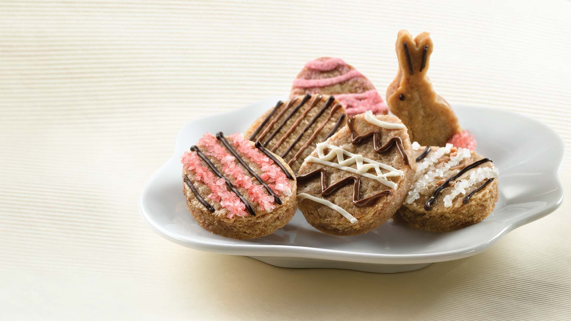 blondies au caramel en forme d oeuf de paques skor