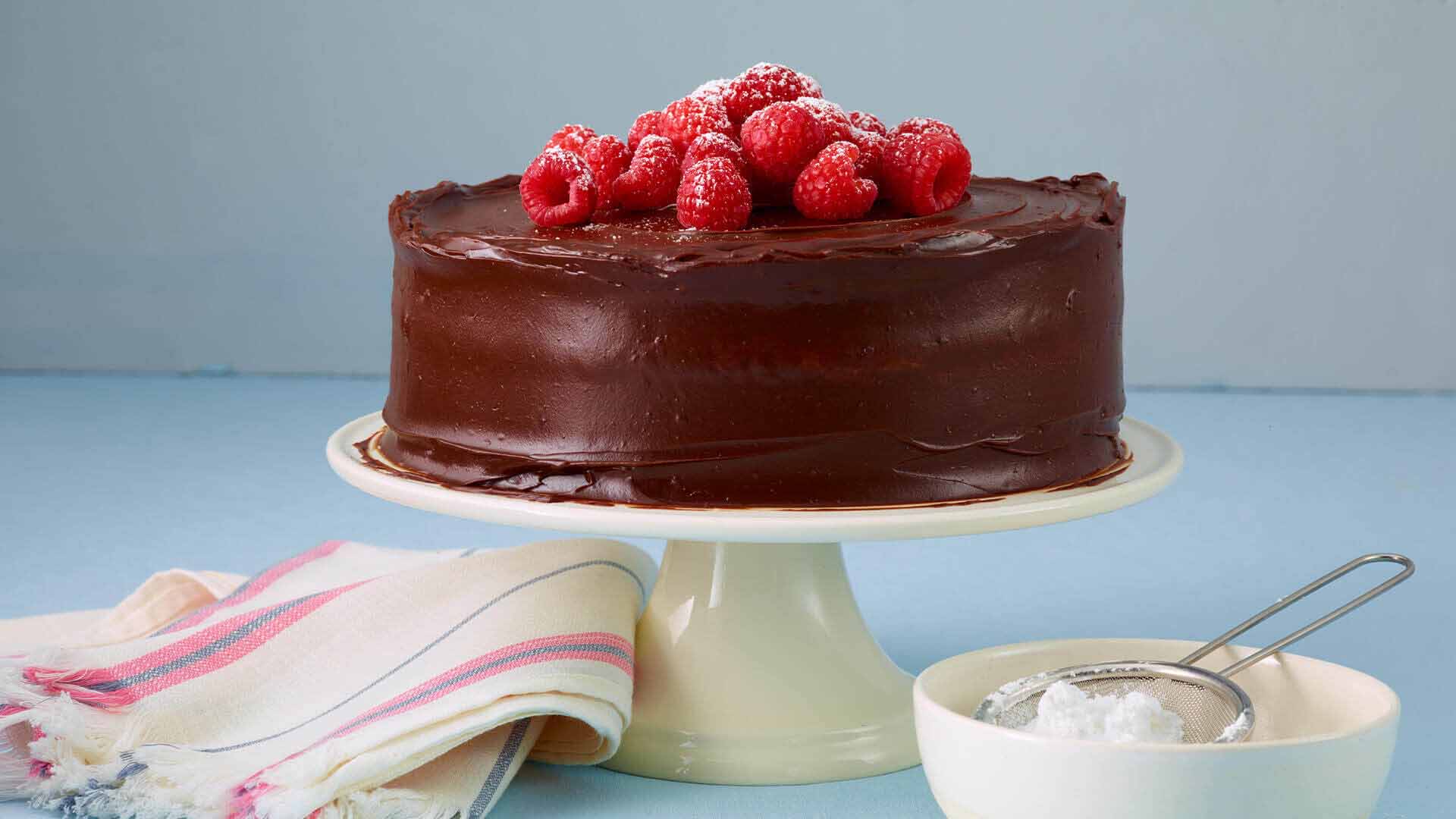 Gâteau d'anniversaire au chocolat - Recette de cuisine avec photos
